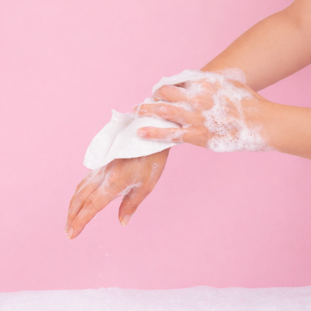 SQUEEZE TO FOAM & WASH